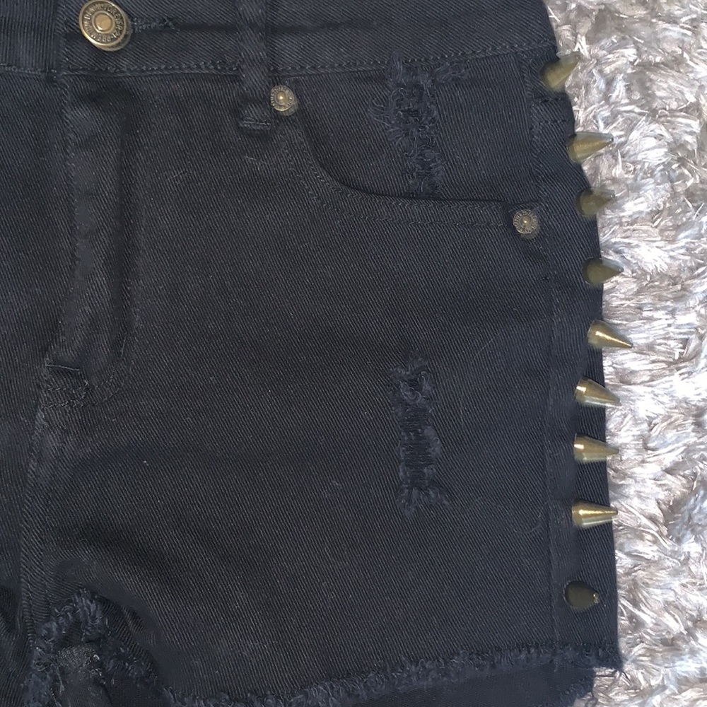 Shorts - Picture 3 of 4